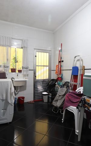 Casa à venda com 224m², 3 quartos e 3 vagasLavanderia