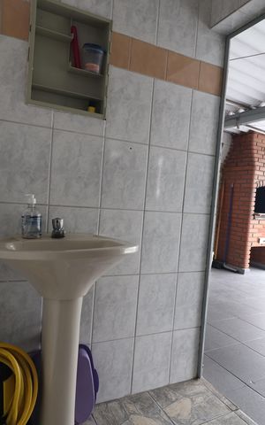 Casa à venda com 168m², 3 quartos e 3 vagasBanheiro 3
