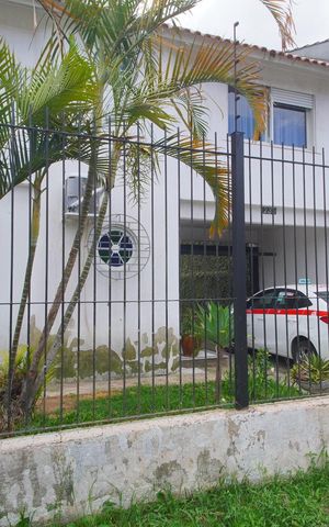 Casa à venda com 300m², 4 quartos e 5 vagasFachada