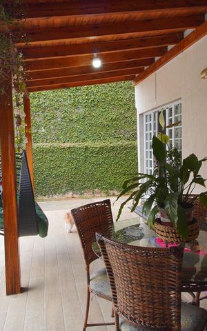 Casa à venda com 300m², 4 quartos e 5 vagasÁrea nos Fundos