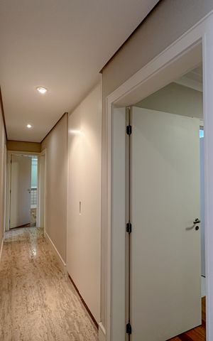Apartamento à venda com 240m², 4 quartos e 4 vagas Apartamento à venda com 240m², 4 quartos e 4 vagasCorredor