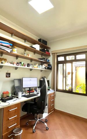 Casa à venda com 296m², 6 quartos e 3 vagas Casa à venda com 296m², 6 quartos e 3 vagasEscritório