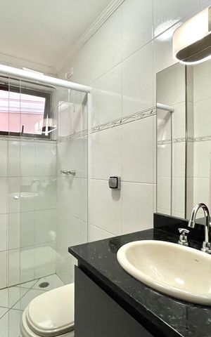 Casa à venda com 296m², 6 quartos e 3 vagas Casa à venda com 296m², 6 quartos e 3 vagasBanheiro Social