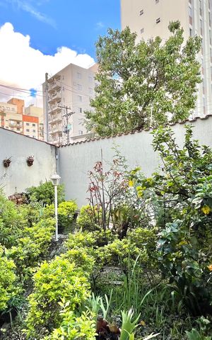 Casa à venda com 296m², 6 quartos e 3 vagas Casa à venda com 296m², 6 quartos e 3 vagasJardim