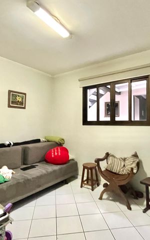 Casa à venda com 296m², 6 quartos e 3 vagas Casa à venda com 296m², 6 quartos e 3 vagasQuarto 6