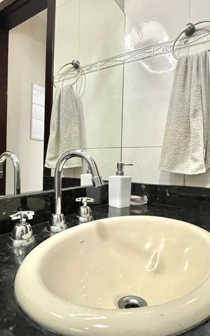 Casa à venda com 296m², 6 quartos e 3 vagas Casa à venda com 296m², 6 quartos e 3 vagasBanheiro Social