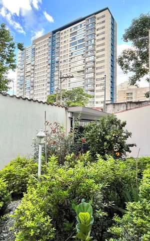 Casa à venda com 296m², 6 quartos e 3 vagas Casa à venda com 296m², 6 quartos e 3 vagasJardim