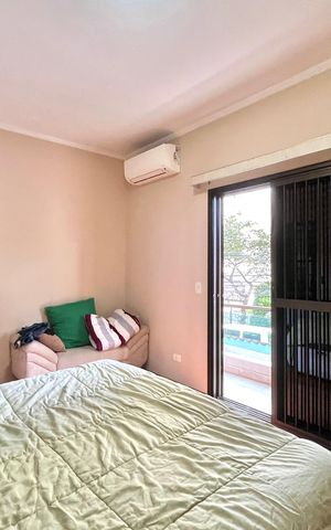 Casa à venda com 296m², 6 quartos e 3 vagas Casa à venda com 296m², 6 quartos e 3 vagasSuite