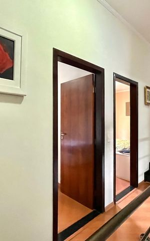 Casa à venda com 296m², 6 quartos e 3 vagas Casa à venda com 296m², 6 quartos e 3 vagasCorredor