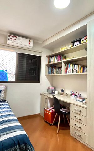 Casa à venda com 296m², 6 quartos e 3 vagas Casa à venda com 296m², 6 quartos e 3 vagasQuarto 5