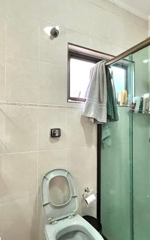 Casa à venda com 296m², 6 quartos e 3 vagas Casa à venda com 296m², 6 quartos e 3 vagasBanheiro da Suíte