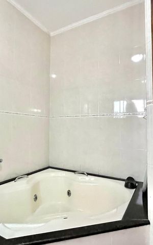 Casa à venda com 296m², 6 quartos e 3 vagas Casa à venda com 296m², 6 quartos e 3 vagasBanheiro da Suíte
