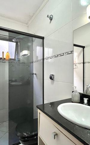 Casa à venda com 296m², 6 quartos e 3 vagas Casa à venda com 296m², 6 quartos e 3 vagasBanheiro Corredor