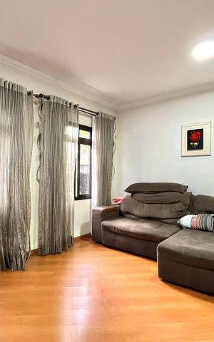 Casa à venda com 296m², 6 quartos e 3 vagas Casa à venda com 296m², 6 quartos e 3 vagasSala