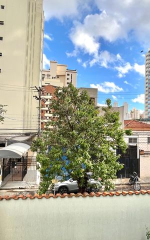Casa à venda com 296m², 6 quartos e 3 vagas Casa à venda com 296m², 6 quartos e 3 vagasVista do Quarto 2