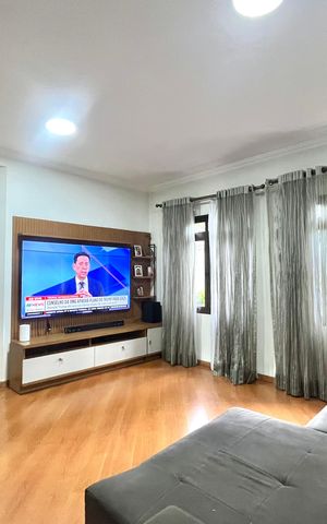 Casa à venda com 296m², 6 quartos e 3 vagas Casa à venda com 296m², 6 quartos e 3 vagasSala