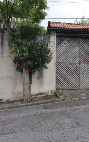 Casa à venda com 270m², 2 quartos e 4 vagasFachada