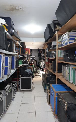 Casa à venda com 270m², 2 quartos e 4 vagasDepósito