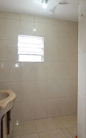 Casa à venda com 270m², 2 quartos e 4 vagasBanheiro da Suíte 2