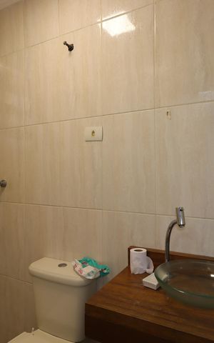 Casa à venda com 270m², 2 quartos e 4 vagasBanheiro da Suíte 1