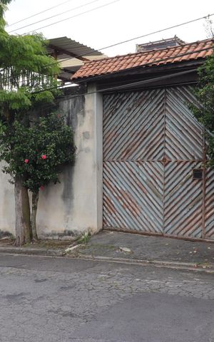 Casa à venda com 270m², 2 quartos e 4 vagasFachada