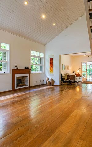 Casa à venda com 400m², 4 quartos e 4 vagas Casa à venda com 400m², 4 quartos e 4 vagasSala 1