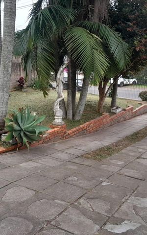 Casa à venda com 300m², 3 quartos e 1 vaga Casa à venda com 300m², 3 quartos e 1 vagaJardim/fachada
