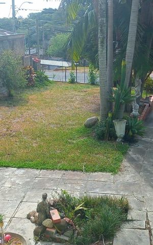 Casa à venda com 300m², 3 quartos e 1 vaga Casa à venda com 300m², 3 quartos e 1 vagaJardim/fachada