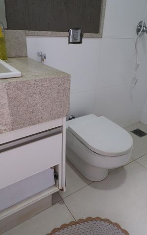Casa de condomínio para alugar com 352m², 4 quartos e 2 vagasBanheiro Social