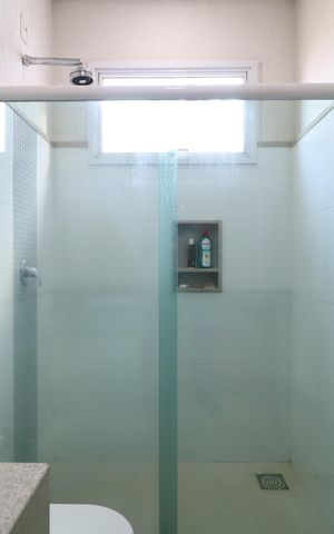 Casa de condomínio para alugar com 352m², 4 quartos e 2 vagasBanheiro da Suíte 4