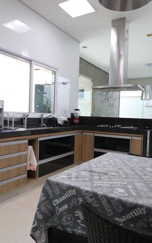 Casa de condomínio para alugar com 352m², 4 quartos e 2 vagasCozinha