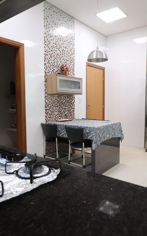 Casa de condomínio para alugar com 352m², 4 quartos e 2 vagasCozinha