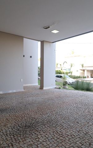 Casa de condomínio para alugar com 352m², 4 quartos e 2 vagasGaragem