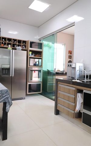 Casa de condomínio para alugar com 352m², 4 quartos e 2 vagasCozinha