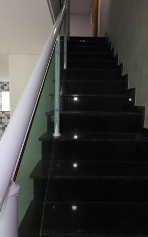 Casa à venda com 131m², 3 quartos e 4 vagasEscada