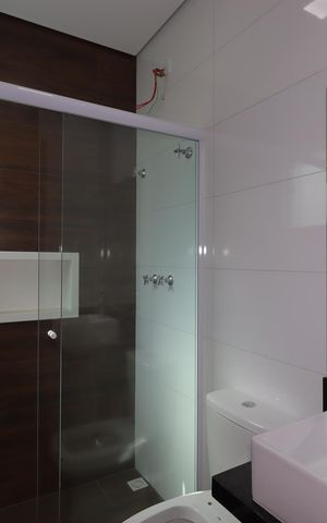 Casa à venda com 131m², 3 quartos e 4 vagasBanheiro da Suíte 2