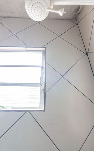 Casa à venda com 70m², 3 quartos e 2 vagas Casa à venda com 70m², 3 quartos e 2 vagasBanheiro 1