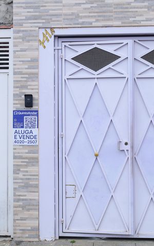 Casa à venda com 209m², 3 quartos e 2 vagasPlaca instalada na fachada do imóvel - Código da placa SDJH-223