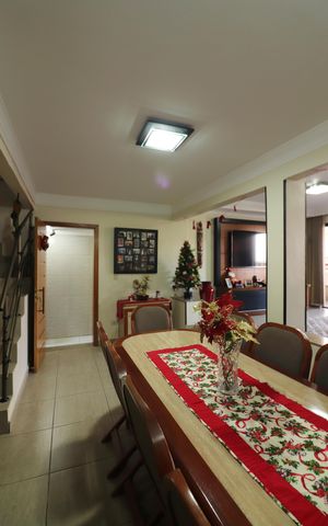 Casa à venda com 162m², 3 quartos e 2 vagasSala jantar 