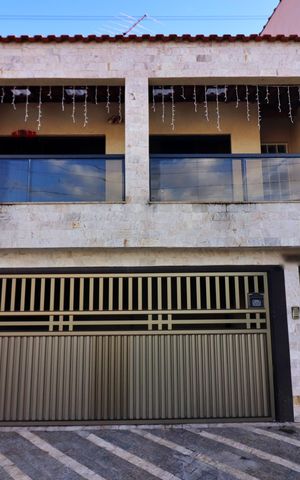 Casa à venda com 162m², 3 quartos e 2 vagasFachada