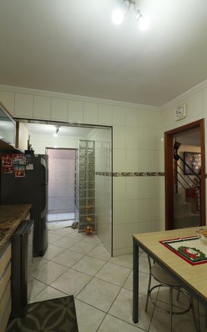 Casa à venda com 162m², 3 quartos e 2 vagasCozinha 