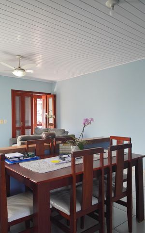 Casa à venda com 229m², 5 quartos e 3 vagasSala