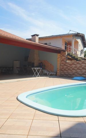 Casa à venda com 229m², 5 quartos e 3 vagasPiscina