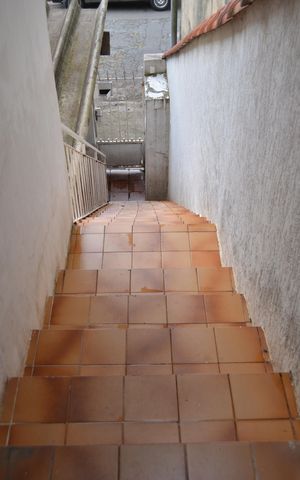 Casa à venda com 99m², 2 quartos e 1 vagaEscada