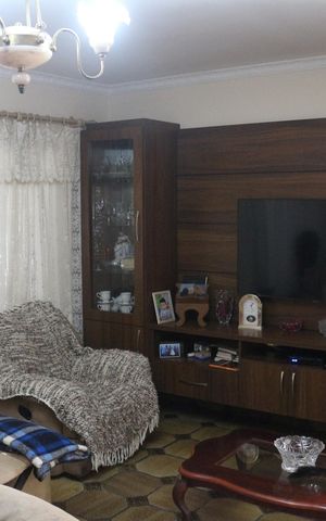 Casa à venda com 220m², 4 quartos e 5 vagasSala