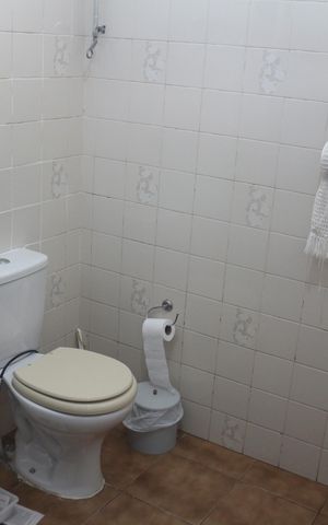 Casa à venda com 220m², 4 quartos e 5 vagasBanheiro 2
