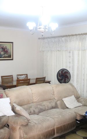 Casa à venda com 220m², 4 quartos e 5 vagasSala