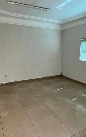 Casa para alugar com 215m², 4 quartos e 6 vagas Casa para alugar com 215m², 4 quartos e 6 vagasSala