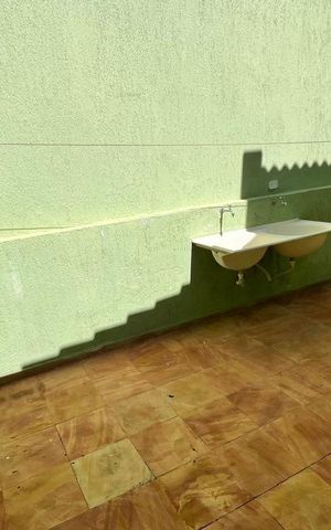 Casa para alugar com 215m², 4 quartos e 6 vagas Casa para alugar com 215m², 4 quartos e 6 vagasÁrea externa