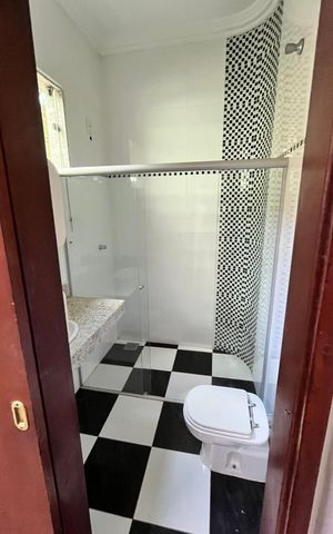 Casa para alugar com 215m², 4 quartos e 6 vagas Casa para alugar com 215m², 4 quartos e 6 vagasBanheiro